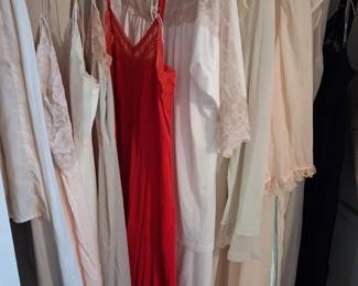 VINTAGE NIGHT WEAR