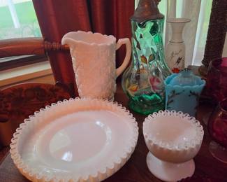 Milk glass 