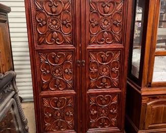 Solid wood wardrobe/cabinet