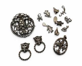 135 AssortedSilverJewelryCharmsPendantsEarrings657g