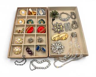 142 VintageCostumeJewelryAssortmentwRhinestonesBroochesClips