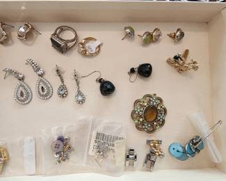 EARINGS JEWELRY (SOME EARINGS SOLD)
