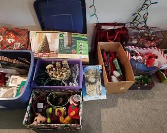 CHRISTMAS HOLIDAY DECORATIONS