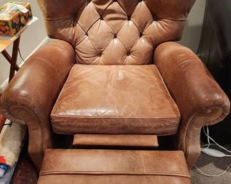 100% REAL LEATHER RECLINER MADE BY ETHAN ALLEN