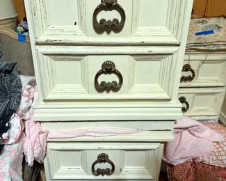 2 matching nightstands