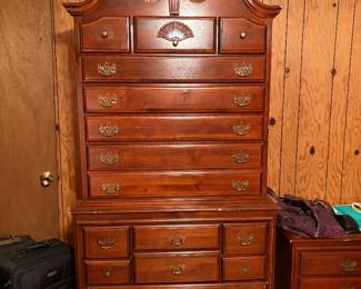 Upright dresser