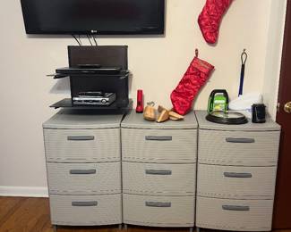 Tv, DVD, plastic storage
