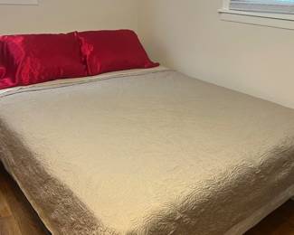 Queen size mattress set