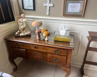 Lowboy chest