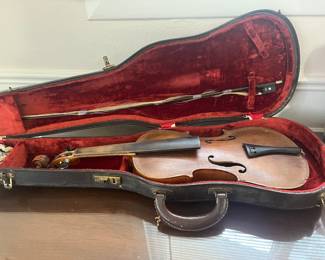 Antique violin, bow