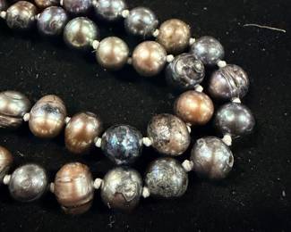 Beautiful black Tahitian, pearl necklaces