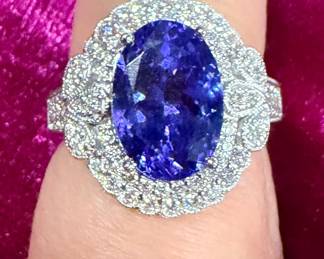 Beautiful Tanzanite and diamond ring