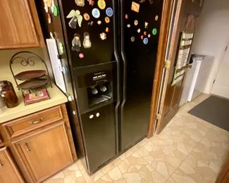 Side by side refrigerator