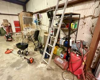 Misc tools, conditions unknown due to dirt dobbers nests