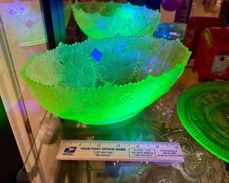 Vaseline glass bowl