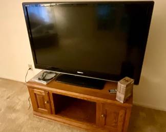 Large working TV and stand