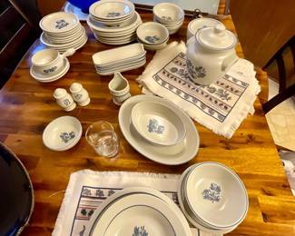 Pfaltzgraff dishes. York town pattern