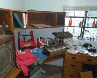 Rare grocers scale a penny scale and a produce scale also some ill dig out if ur interested