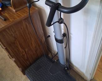 ***Available For Pre Sale*** Like New Vibration Plate  $75