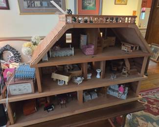 Vintage, very good condition with collectorsappliances and furniture 