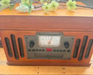CROSLEY RADIO WITH TURNTABLE