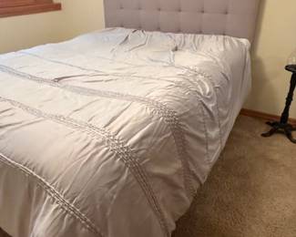 QUEEN SIZE UPHOLSTERED HEADBOARD