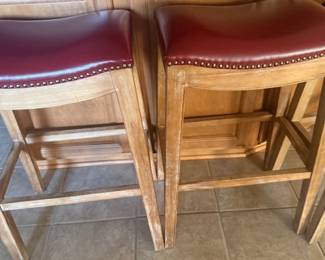 COUNTER HEIGHT BARSTOOLS