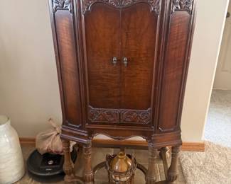 STROMBERG-CARLSON 1930'S CONSOLE RADIO.  WORKING
