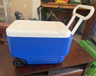 IGLOO COOLER W/WHEELS