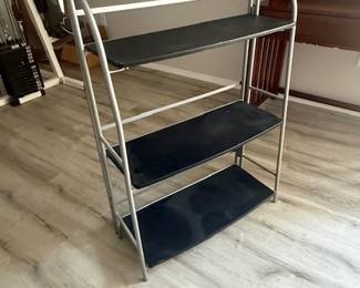 COLLAPSIBLE SHELF