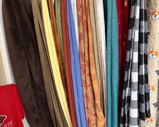 BLANKETS AND TABLECLOTHES