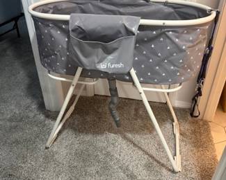 PORTABLE FOLDING DOG WASHING STATION