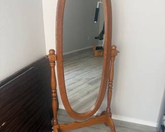STANDING FLOOR MIRROR