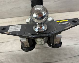 NISSAN WEIGHT DISTRIBUTING HITCH BALL MOUNT