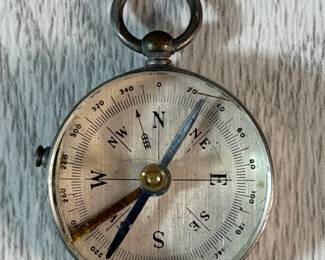VINTAGE POCKET COMPASS