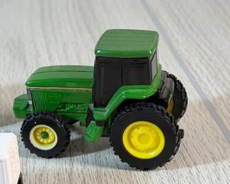 MODEL COLLECTIBLES FARM TRACTOR & TRUCKS