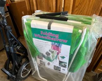 Folding wheelbarrows