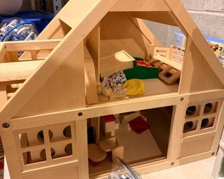 Wooden dollhouse or playhouse toy