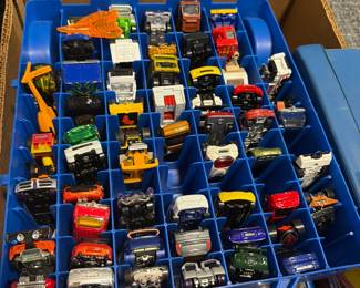 Hot Wheels tracks playsets and cars