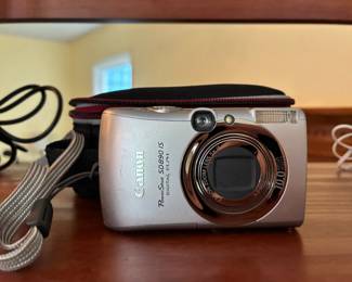 Canon PowerShot SD890 IS digital camera