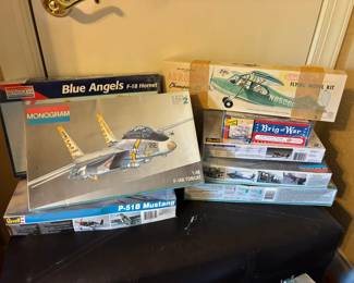 Airplane model kits
