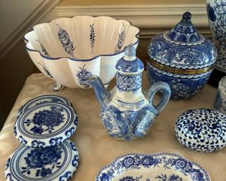 Wide selection of blue and white chinoiserie