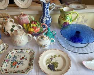 Teapots, pitchers, and decorative plates