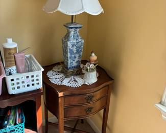 Vintage side table with chinoiserie lamp