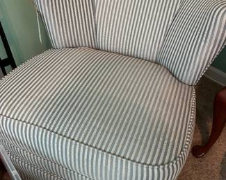 Accent chair