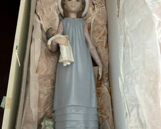 Lladró "Belinda with Her Doll"