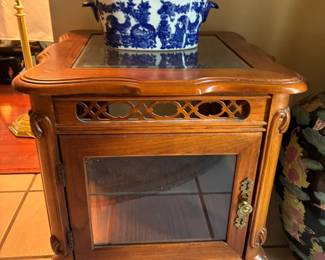 Vintage Bassett curio end table