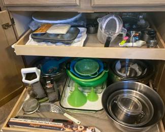 Baking Pans Bowls Measuring Cups