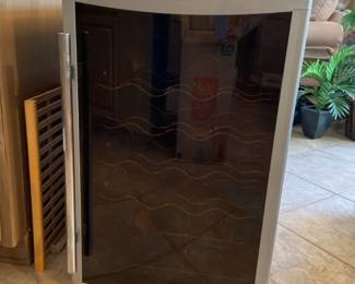 Magic Chef Model MCWC45MCG 6 Rack Wine Cooler
