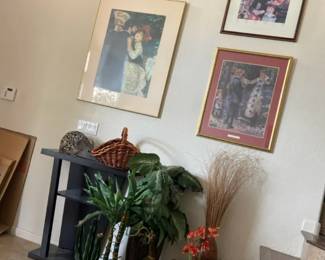 Paintings, Sculptures Display Shelf